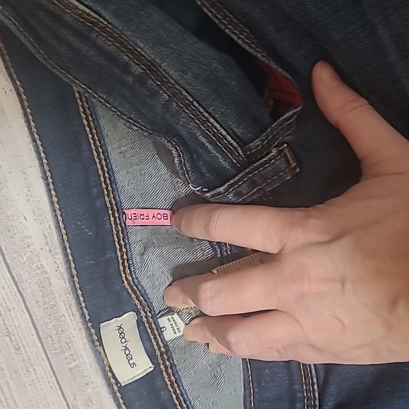 Sneakpeek Boyfriend 9 - Picture 5 of 7